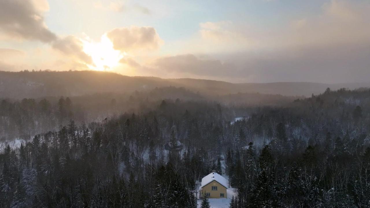 Вилла Chalet Aux Mille Etoiles Near Mt-Tremblant With Hot Tub Ла-Консепсьон Экстерьер фото